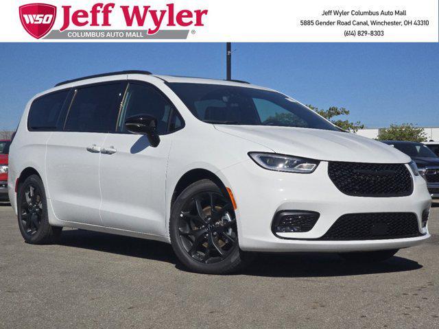 new 2024 Chrysler Pacifica car, priced at $37,995