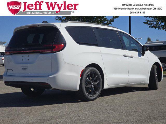 new 2024 Chrysler Pacifica car, priced at $37,995