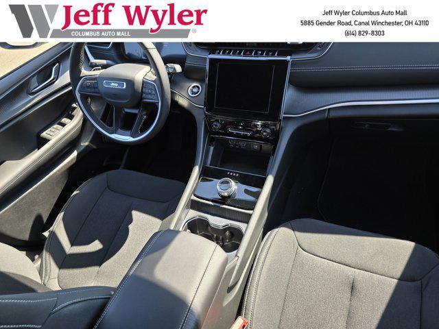 new 2025 Jeep Grand Cherokee car, priced at $38,122