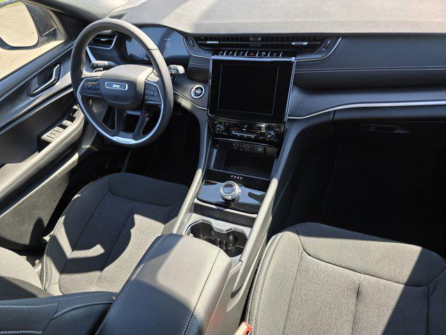 new 2025 Jeep Grand Cherokee car, priced at $40,122