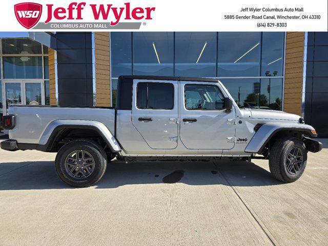 new 2024 Jeep Gladiator car, priced at $38,180