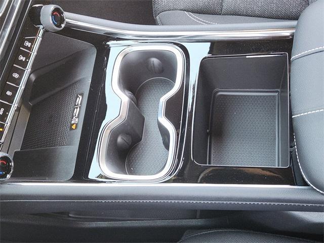 new 2025 Chevrolet Traverse car, priced at $40,628