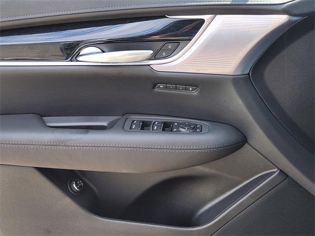 new 2025 Cadillac XT5 car, priced at $53,240