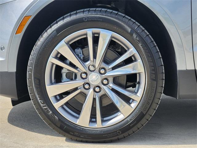 new 2025 Cadillac XT5 car, priced at $53,240