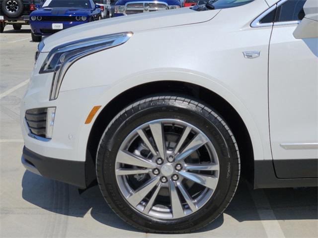 new 2025 Cadillac XT5 car, priced at $56,990