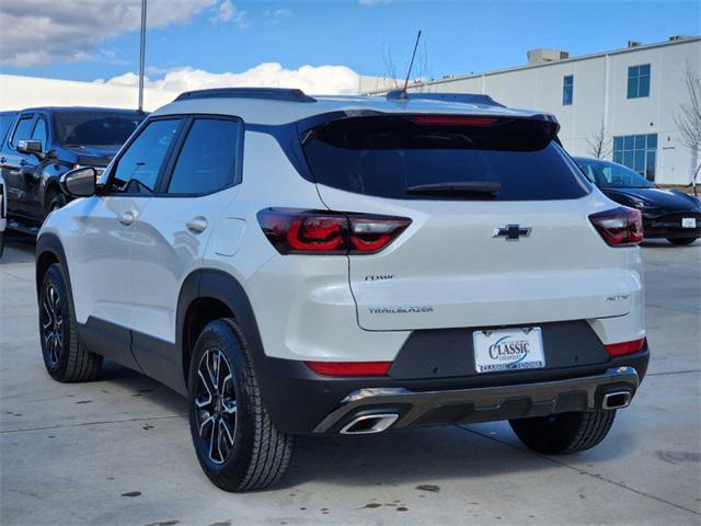 new 2025 Chevrolet TrailBlazer car, priced at $33,220