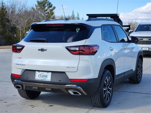 new 2025 Chevrolet TrailBlazer car, priced at $33,220