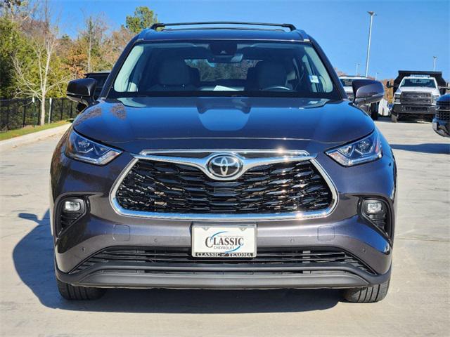 used 2021 Toyota Highlander car, priced at $32,344