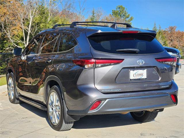 used 2021 Toyota Highlander car, priced at $32,344