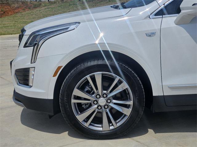 new 2025 Cadillac XT5 car, priced at $52,215