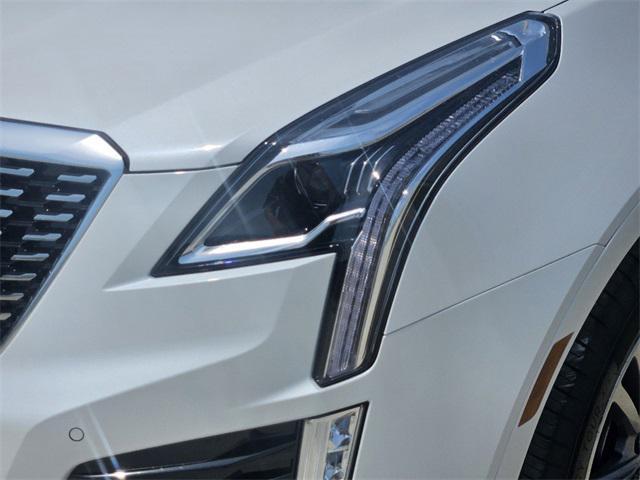 new 2025 Cadillac XT5 car, priced at $52,215