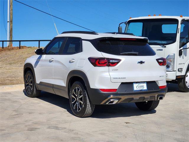 new 2025 Chevrolet TrailBlazer car, priced at $32,225