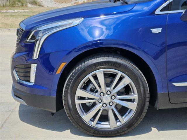 new 2025 Cadillac XT5 car, priced at $51,615