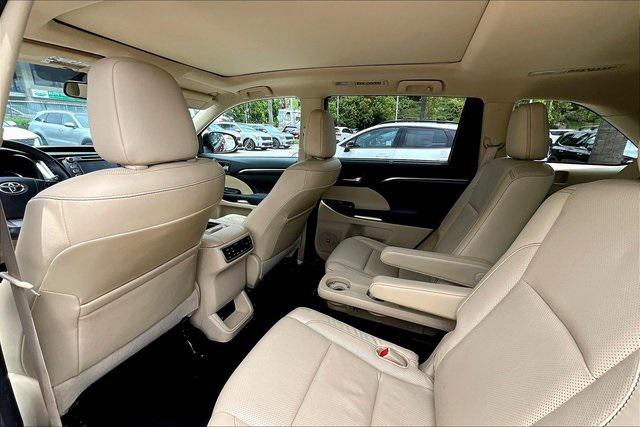 used 2015 Toyota Highlander Hybrid car, priced at $22,287