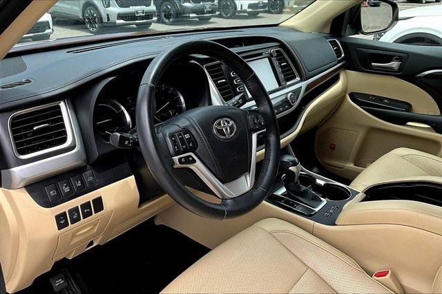 used 2015 Toyota Highlander Hybrid car, priced at $22,287