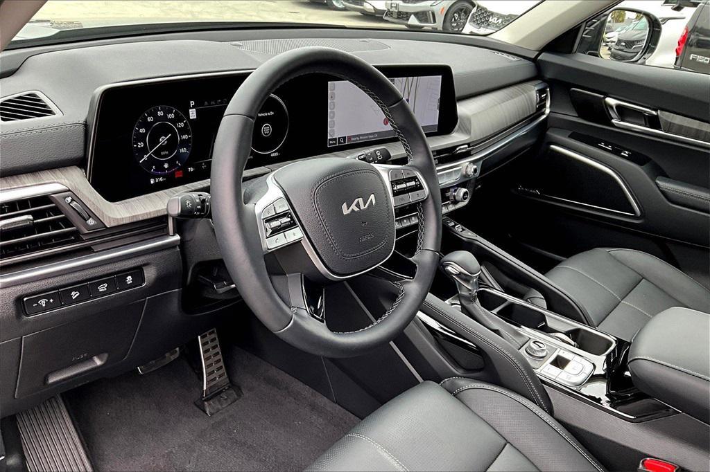 used 2025 Kia Telluride car, priced at $45,972