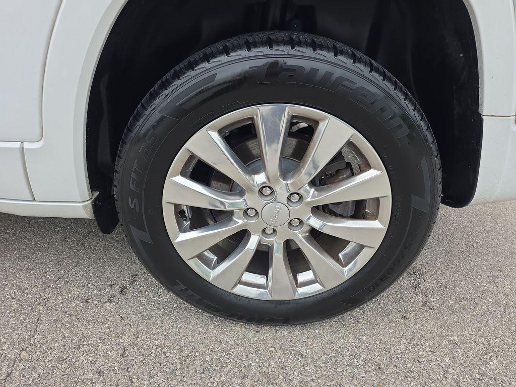 used 2018 Jeep Cherokee car, priced at $17,900