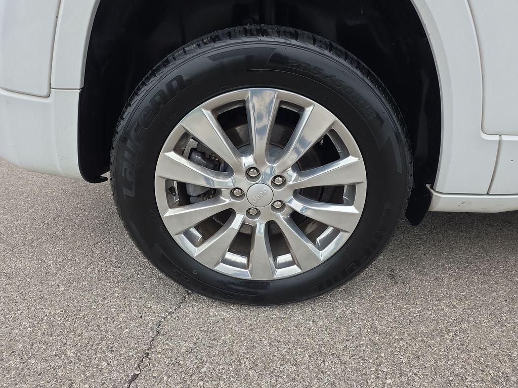 used 2018 Jeep Cherokee car, priced at $17,900