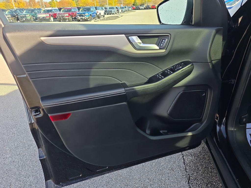 used 2022 Ford Escape car, priced at $21,900