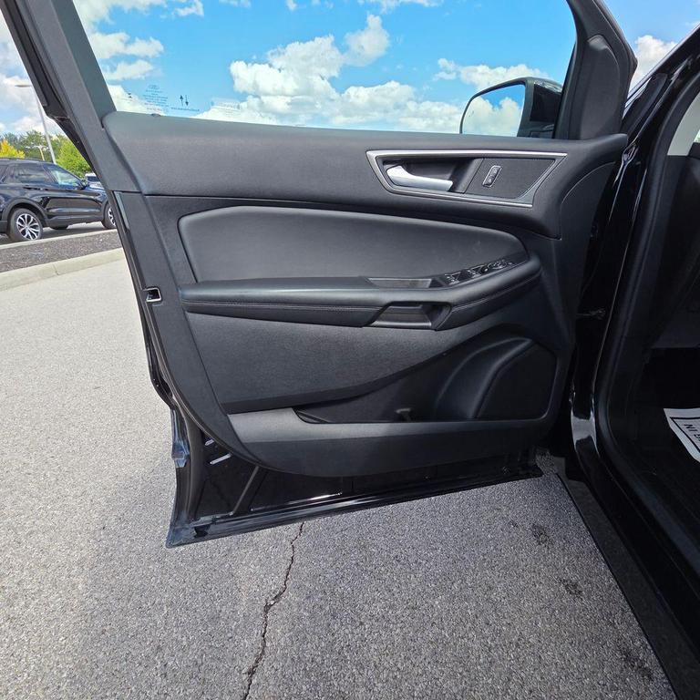 used 2024 Ford Edge car, priced at $28,900