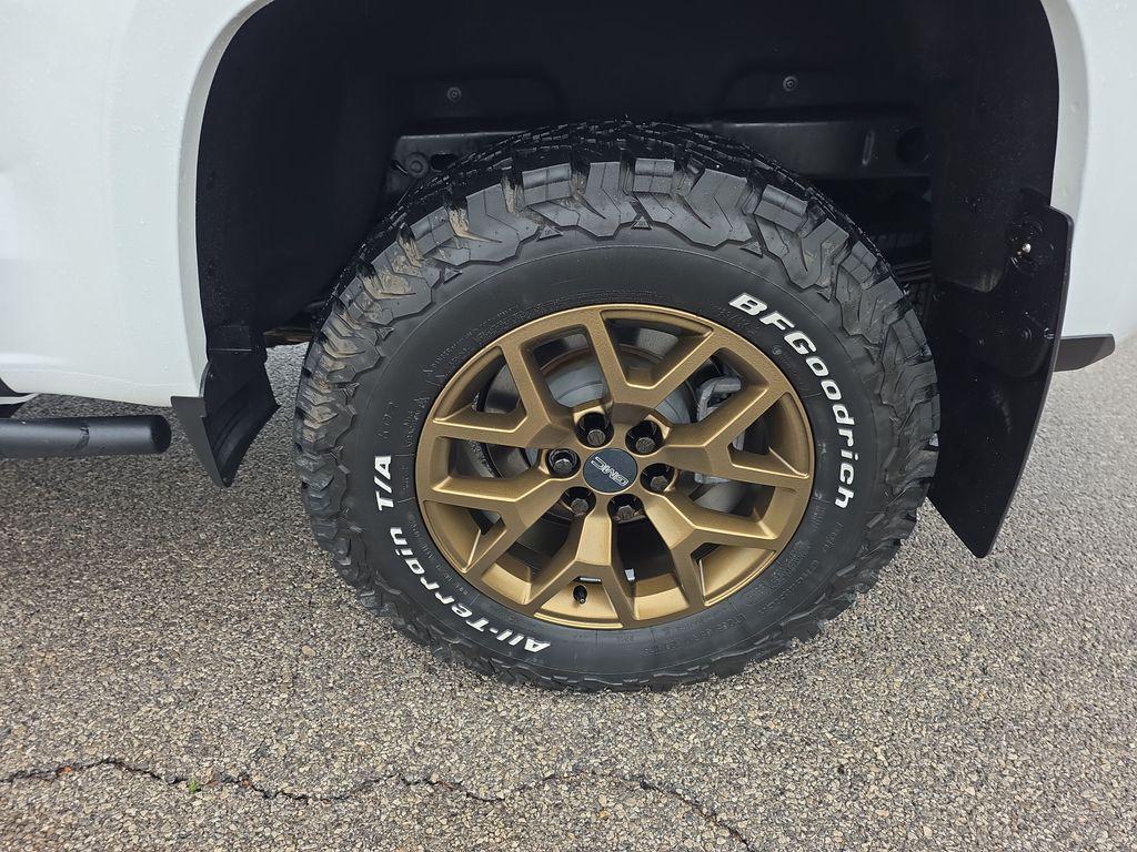 used 2022 GMC Canyon car, priced at $28,300