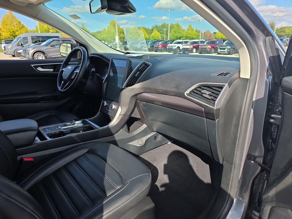 used 2024 Ford Edge car, priced at $25,900