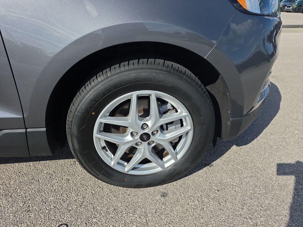 used 2024 Ford Edge car, priced at $25,900
