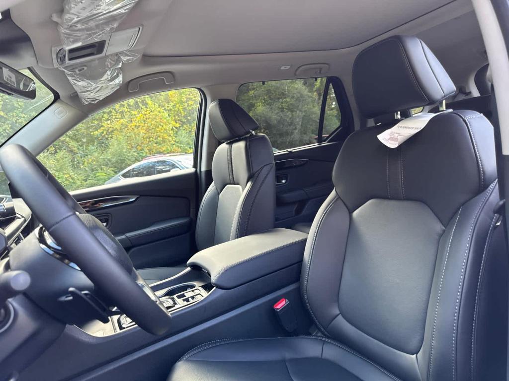 new 2025 Honda Pilot car, priced at $52,995