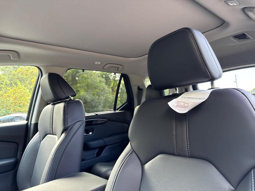 new 2025 Honda Pilot car, priced at $52,995