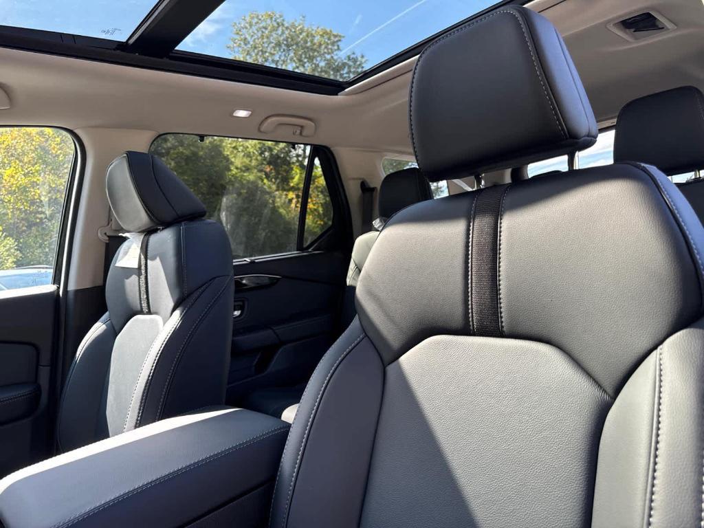 new 2025 Honda Pilot car, priced at $51,825