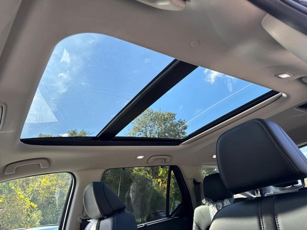 new 2025 Honda Pilot car, priced at $51,825