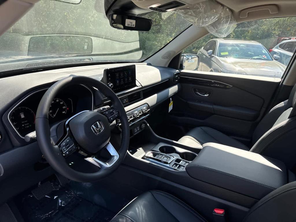 new 2025 Honda Pilot car, priced at $51,825
