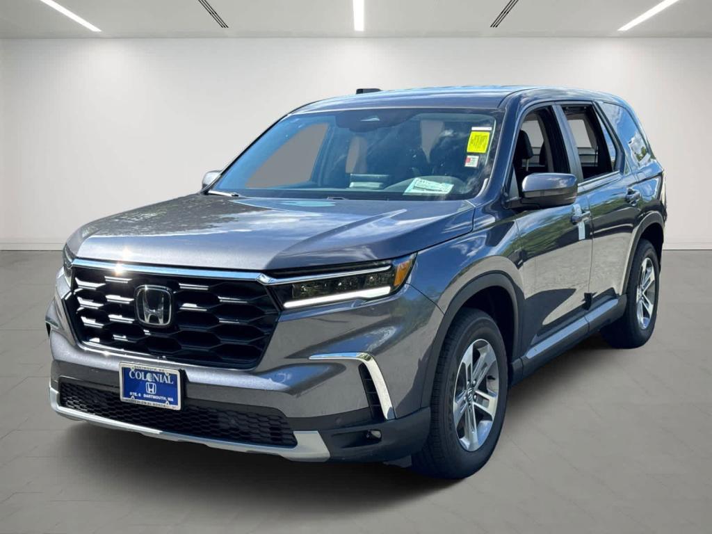 new 2025 Honda Pilot car, priced at $47,825