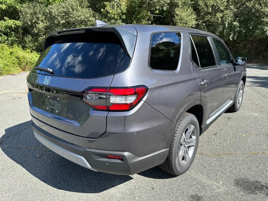 new 2025 Honda Pilot car, priced at $47,825