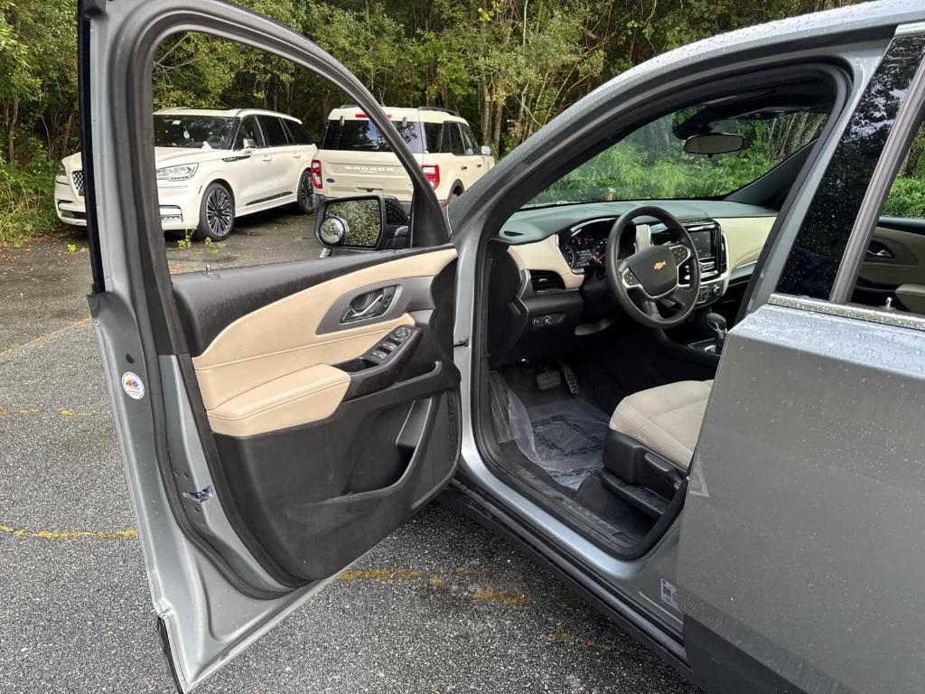 used 2023 Chevrolet Traverse car, priced at $24,988