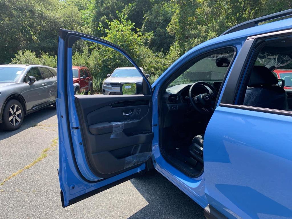 new 2025 Honda Pilot car, priced at $51,305