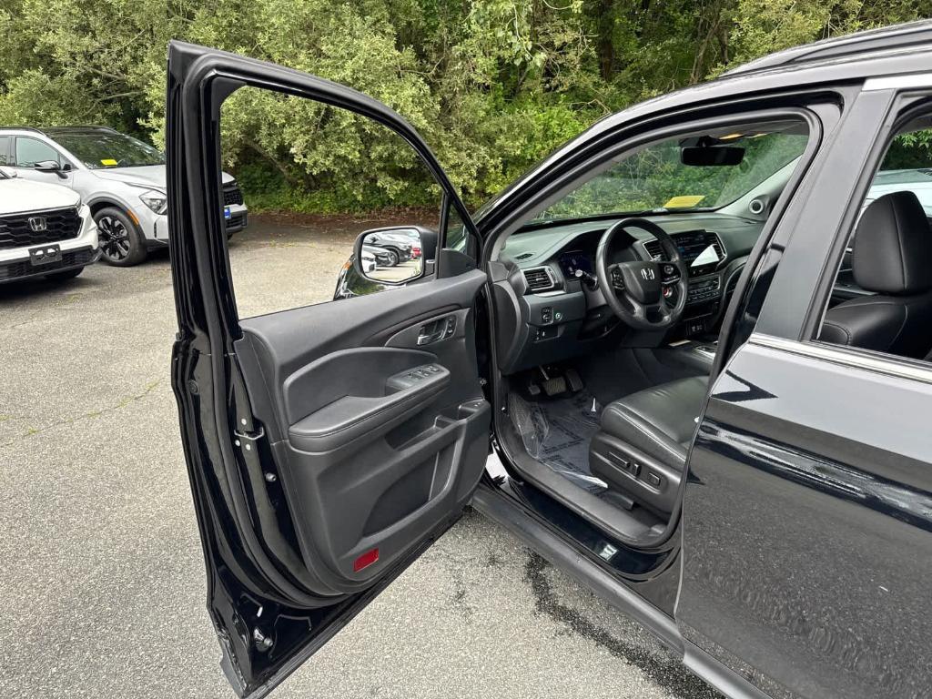 used 2022 Honda Pilot car, priced at $31,994