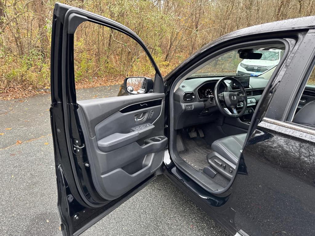 used 2025 Honda Pilot car, priced at $41,488