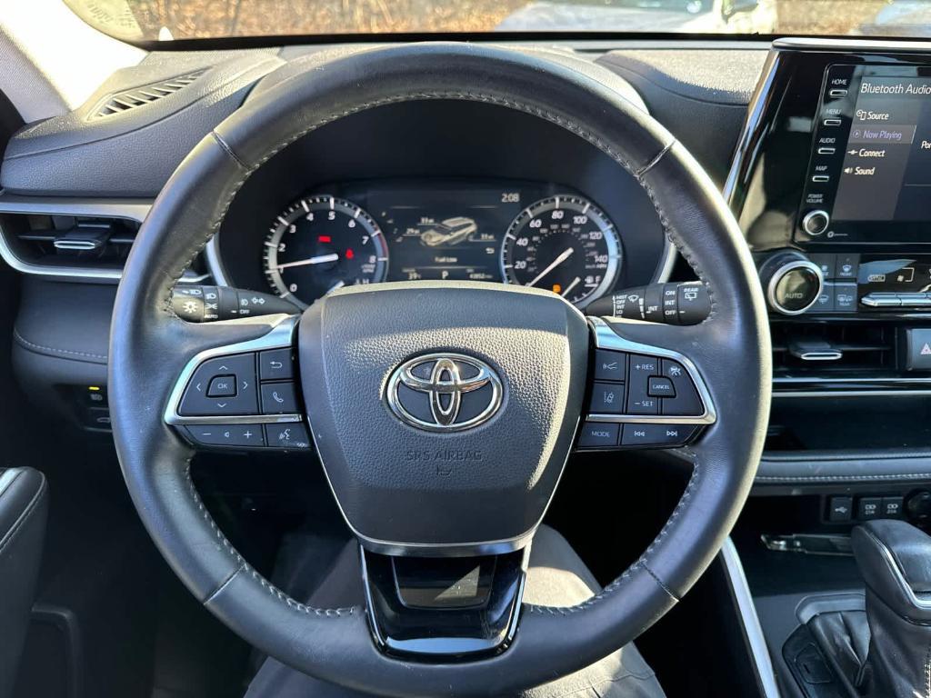 used 2021 Toyota Highlander car, priced at $33,488