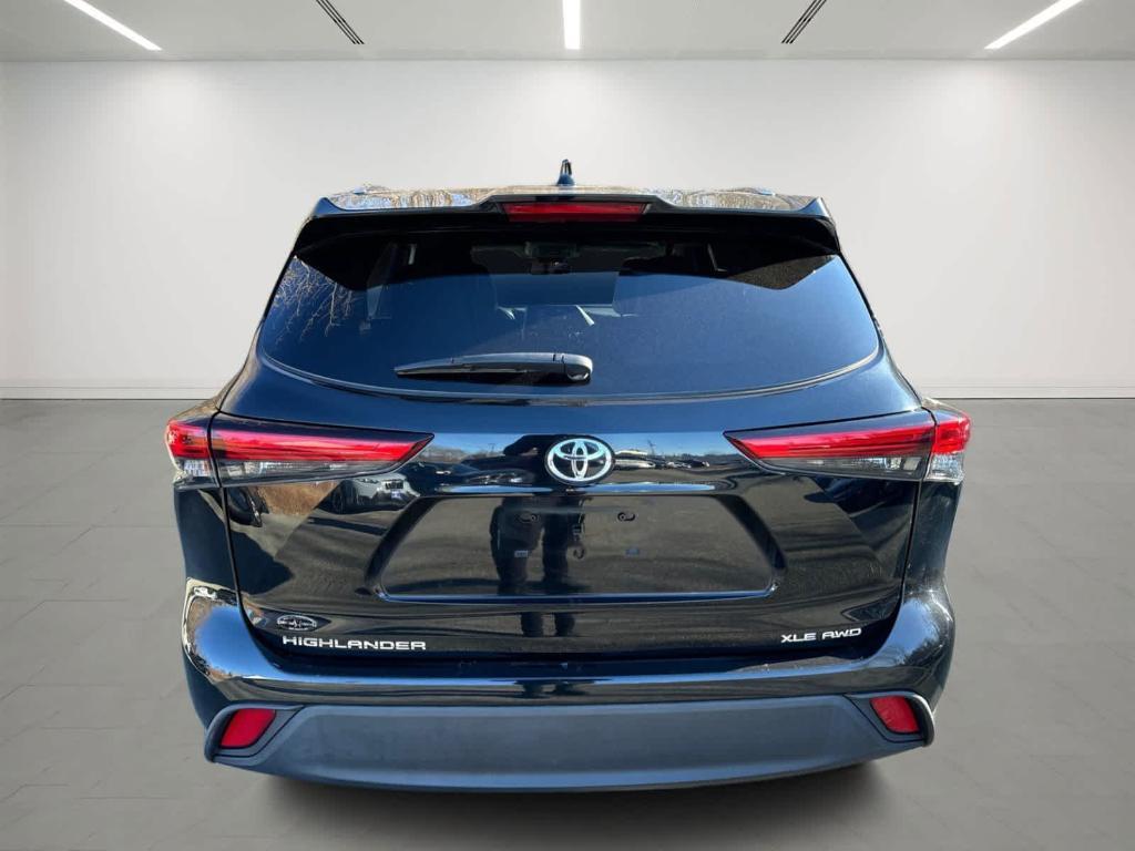 used 2021 Toyota Highlander car, priced at $33,488