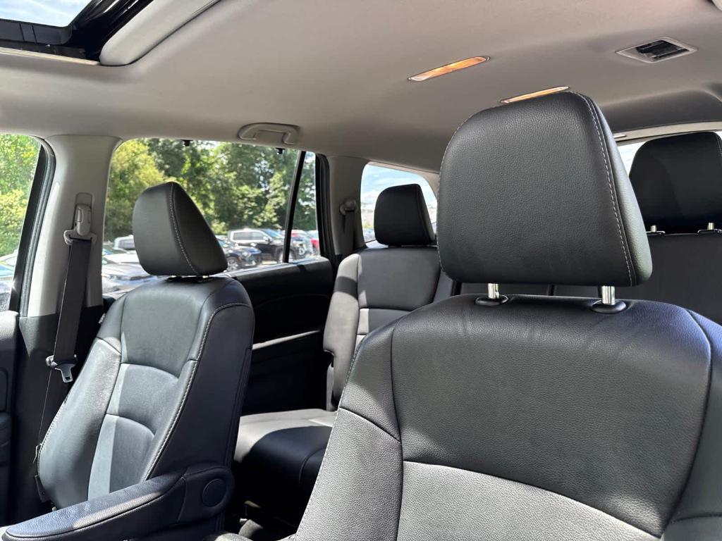 used 2022 Honda Pilot car, priced at $27,888