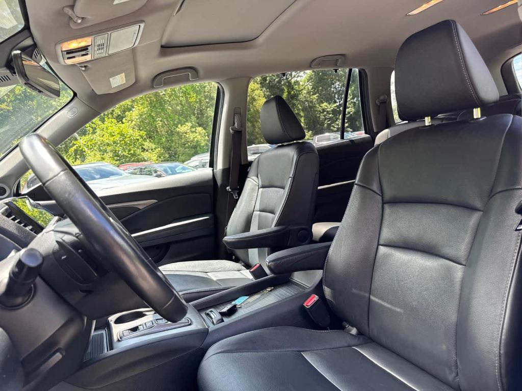 used 2022 Honda Pilot car, priced at $27,888