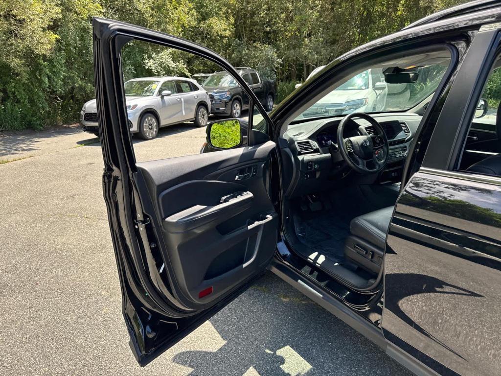 used 2022 Honda Pilot car, priced at $27,888
