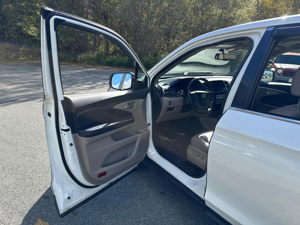 used 2016 Honda Pilot car, priced at $17,995