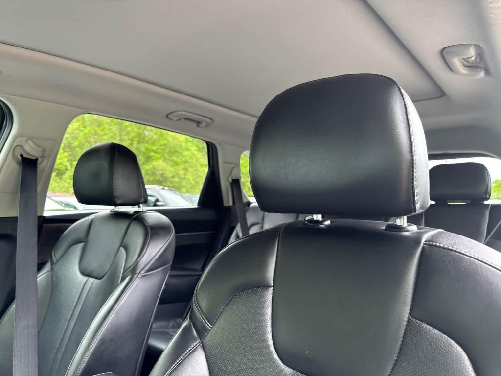 used 2022 Kia Sorento car, priced at $25,894