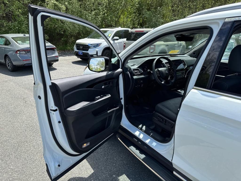 used 2022 Honda Pilot car, priced at $37,092