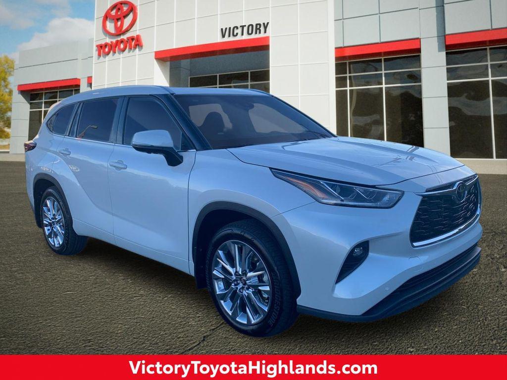 new 2025 Toyota Highlander car, priced at $53,482