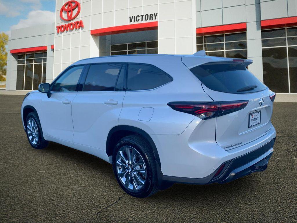 new 2025 Toyota Highlander car, priced at $53,482