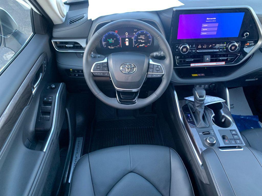 new 2025 Toyota Highlander car, priced at $53,482
