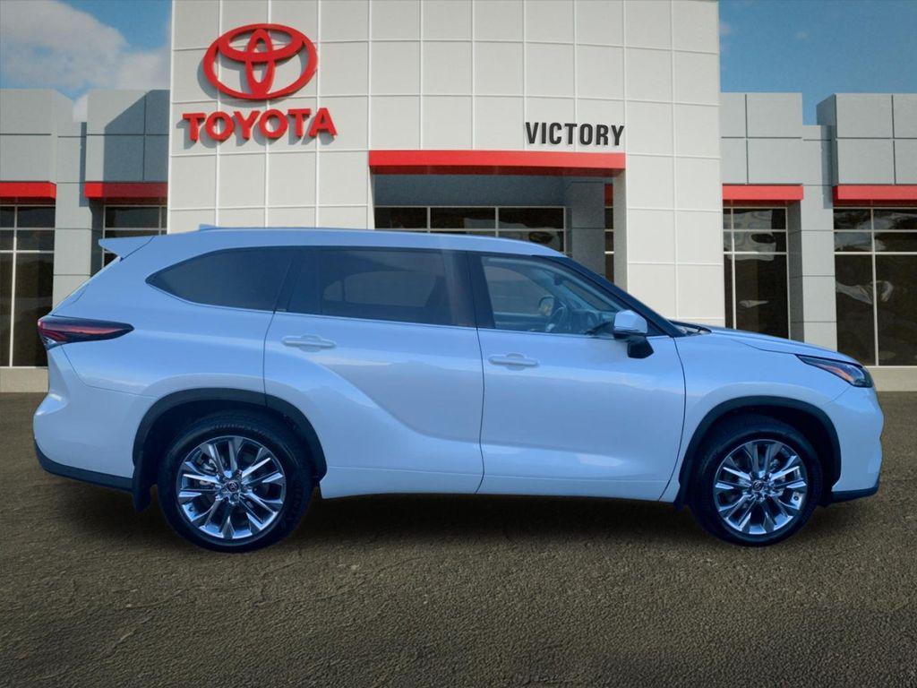 new 2025 Toyota Highlander car, priced at $53,482